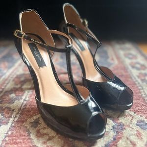 Ann Taylor t-strap black patent leather heels EUC